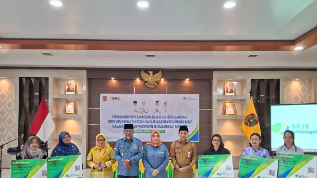 Pemerintah Kabupaten Kotawaringin Barat (Kobar) menyerahkan insentif sekaligus perlindungan sosial ketenagakerjaan BPJS Ketenagakerjaan bagi guru ngaji dan tokoh agama non muslim se-Kabupaten Kotawaringin Barat