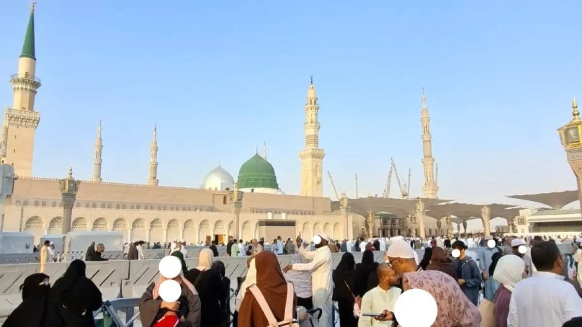 ILUSTRASI: Suasana pelataran Masjid Nabawi, Madinah (Slamet Harmoko/Radar Sampit)