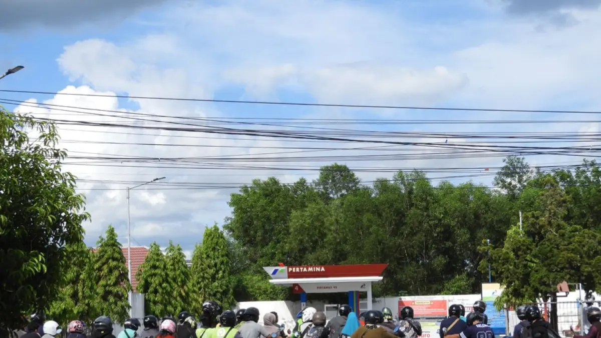 Antrean BBM di SPBU Jl. RTA Milono, Palangka Raya, Selasa (7/5/2026). (Foto: Andriani SJ Kusni)&nbsp;