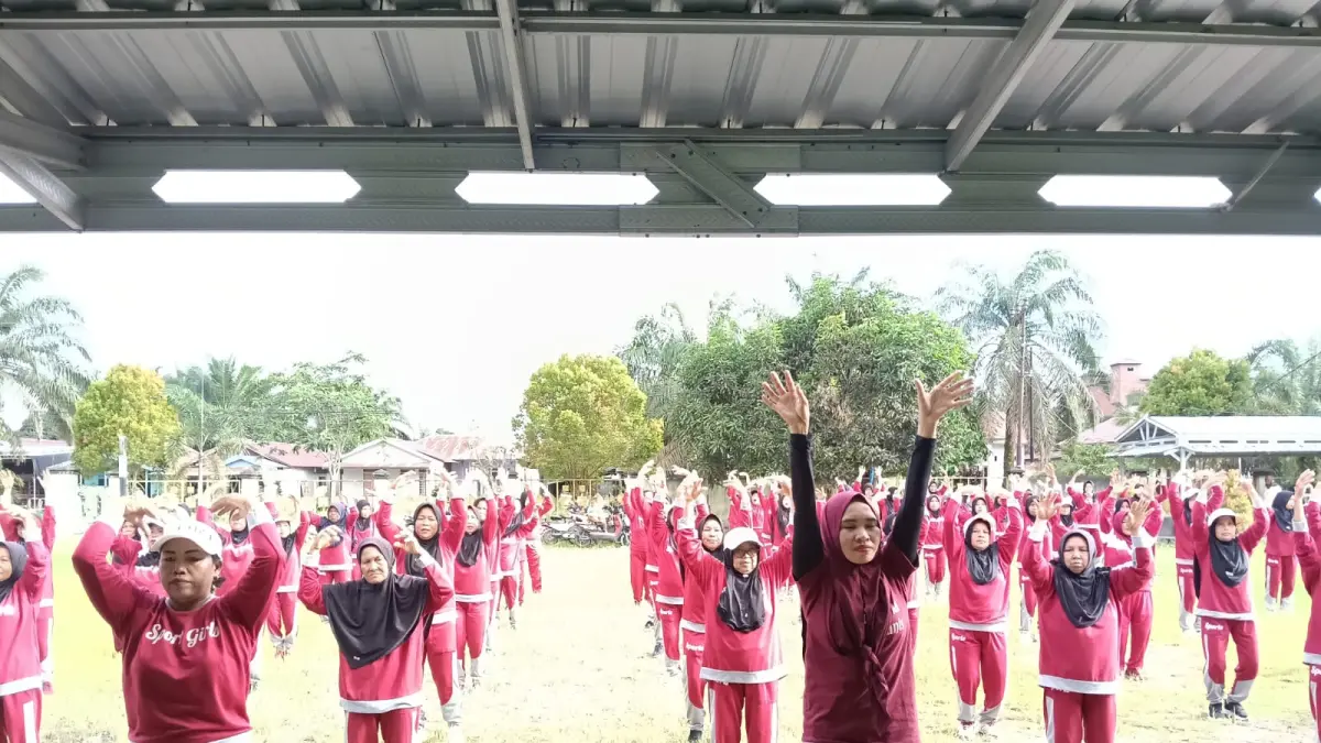 Senam yang diikuti para Lansia di Desa Bagendang Tengah, setiap Sabtu pagi. (istimewa/Pemdes)