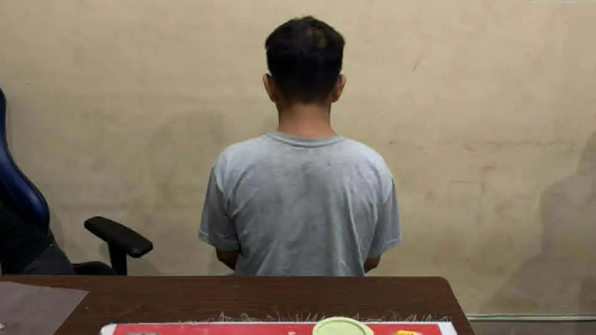 BURUH SABU: Iwan Okraharisyah, buruh nyambi jadi pengedar sabu diamankan di Mapolresta Palangka Raya. FOTO: IST/RADAR SAMPIT