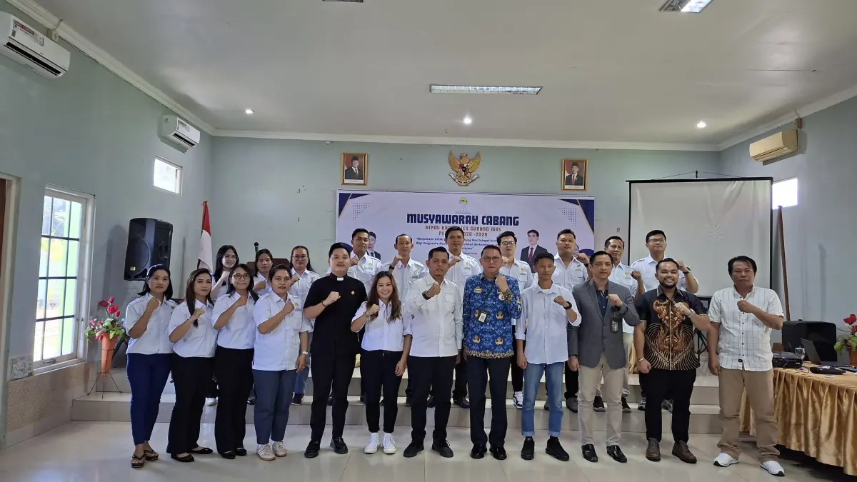 Peserta muscab BPC HIPMI Kabupaten Gumas saat berfoto bersama di aula Hotel Zepanya, Senin (18/5/2026). (ARHAM SAID/RADAR SAMPIT)

&nbsp;