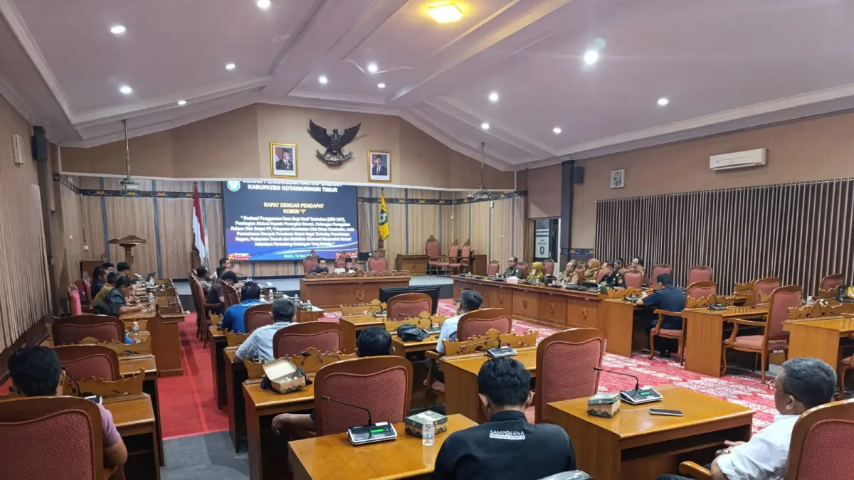 Rapat Dengar Pendapat di DPRD Kotim, membahas peredaran rokok ilegal, baru-baru tadi. (rado/radarsampit)