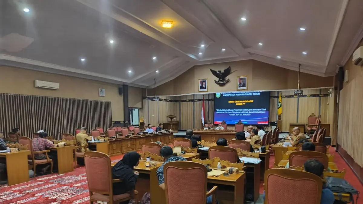 RDP lintas komisi antara Komisi I dan Komisi II DPRD Kotim terkait realisasi dana kompensasi plasma Desa Kapuk, Kecamatan Mentaya Hulu, Kabupaten Kotim, Senin (18/5).  (Akbar/Radar Sampit)