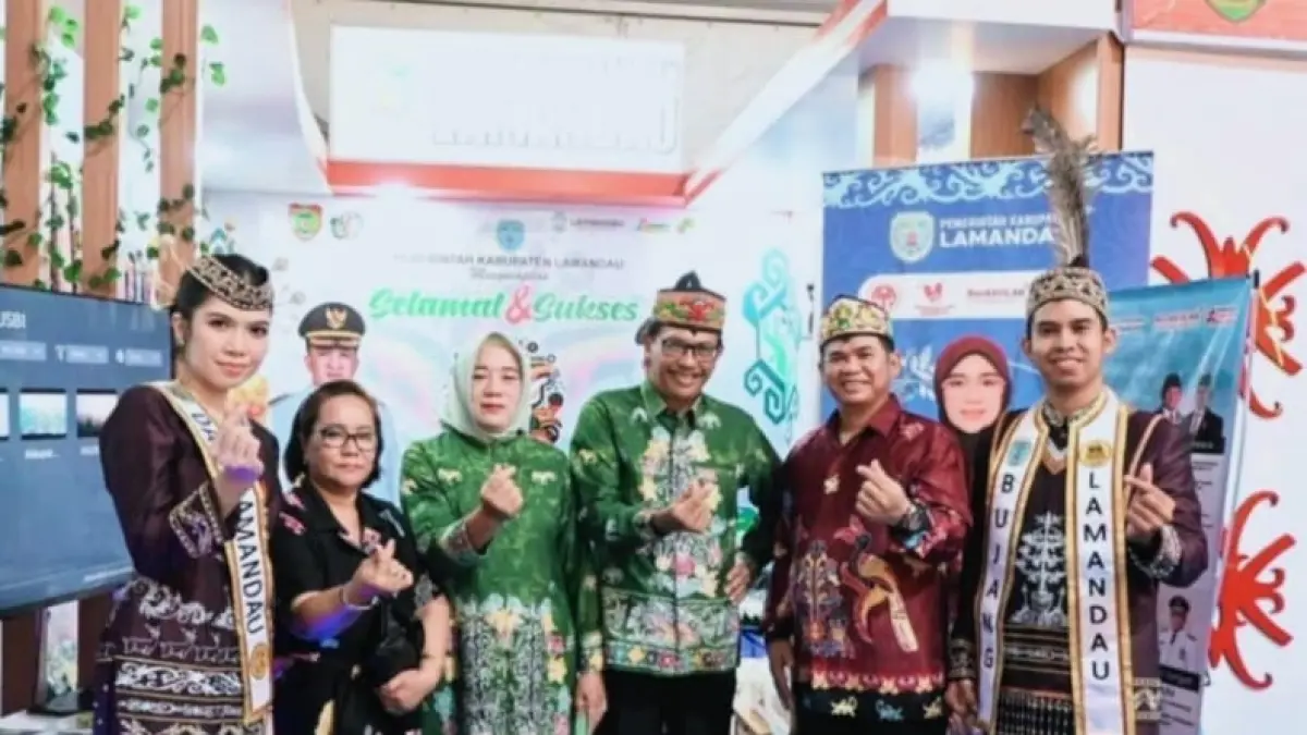 Wakil Bupati Lamandau Abdul Hamid bersama Ketua GOW Lamandau Helen Erawati menghadiri pembukaan Kalteng Expo 2026 yang digelar di GOR Serbaguna Indoor Palangka Raya, baru-baru ini. &nbsp;(ist)&nbsp;