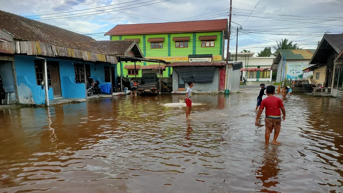 Banjir yang sering menggenangi kawasan pemukiman warga di Jalan Suka Bangsa, Kecamatan Baamang, Sampit.(dok.yuni/radarsampit)