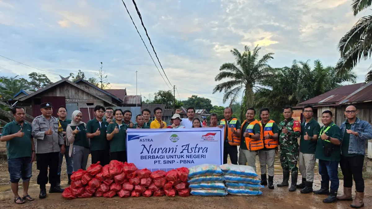 PT Surya Indah Nusantara Pagi (PT SINP) dan PT Persada Bina Nusantara Abadi (PT PBNA) bergerak menyalurkan bantuan paket sembako kepada warga terdampak, terutama masyarakat di tiga desa ring 1 sekitar wilayah operasional perusahaan.