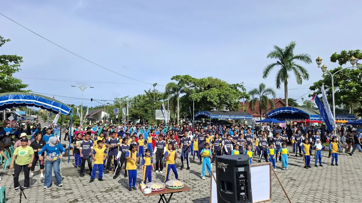 Suasana pelaksanaan senam sehat di Taman Kota Kuala Kurun, Senin (19/5). (KARANG TARUNA GUNUNG MAS)