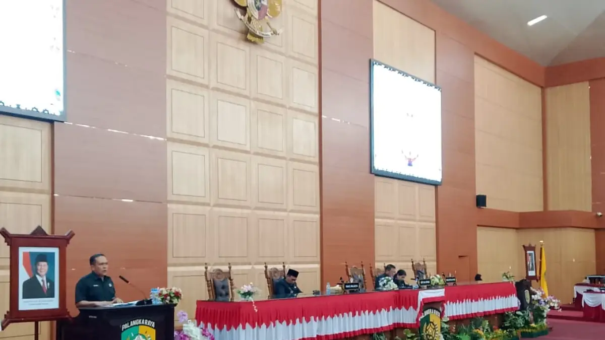 Khemal Nasery menyampaikan laporan terkait penyusunan perda dalam rapat paripurna beberapa waktu lalu.(dok/Yusho/radarsampit)