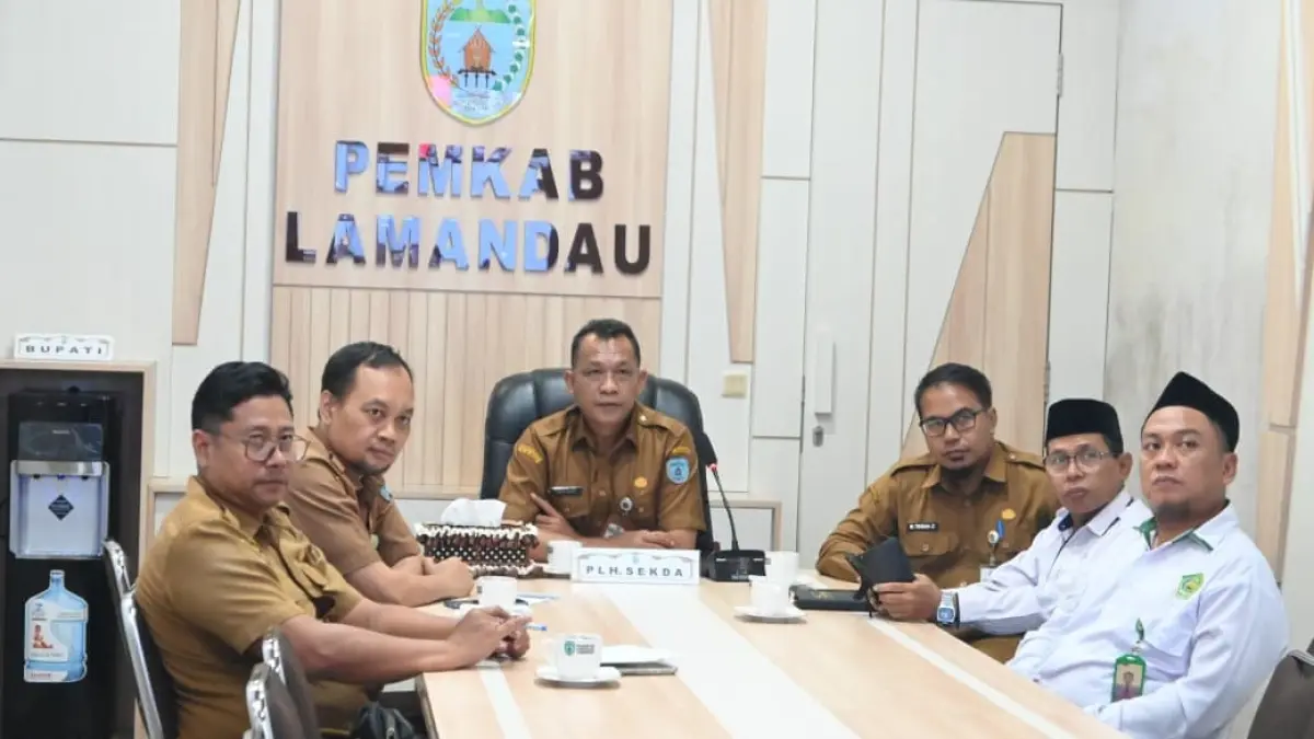 Plh Sekretaris Daerah Kabupaten Lamandau Joni Elen mengikuti rapat MTQ VIII Korpri kesiapan secara virtual dari Ruang Rapat Bupati setempat, Rabu (20/5).