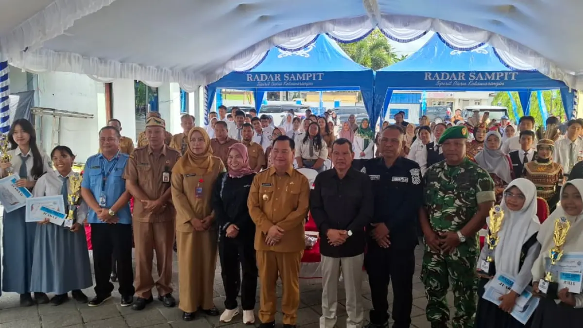 Bupati Kotim Halikinnor saat menghadiri lomba menulis surat kepada Bupati yang digelar Harian Radar Sampit dalam rangka memperingati Hari Pendidikan Nasional (Hardiknas), Minggu (25/5/2026) (Rado/Radar Sampit)