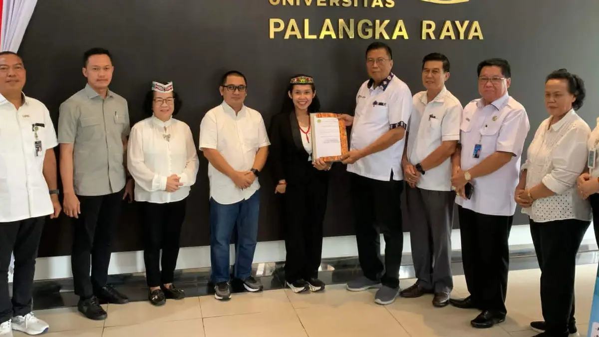 Dr. Thea Farina Embang saat mendaftar sebagai kandidat calon Rektor UPR