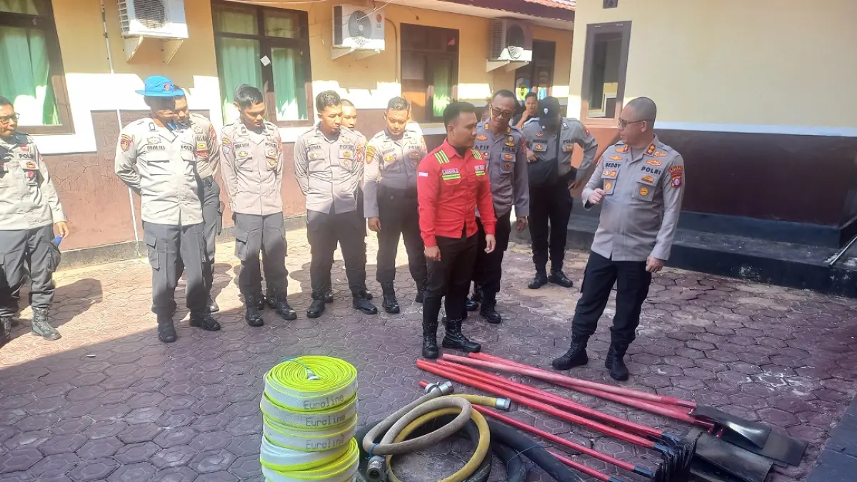 Kapolres Seruyan bersama pihak perusahaan mengikuti latihan bersama penanggulangan kebakaran hutan dan lahan (karhutla) di Kuala Pembuang, Jumat (22/5). &nbsp; (RIFANI/RADAR SAMPIT)