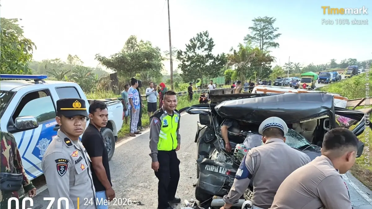 Kondisi mobil penyok parah akibat kejadian kecelakaan di Depan Stadiun Hinang Golloa, Kabupaten Lamandau, Minggu (24/5).&nbsp;&nbsp;(ist) 