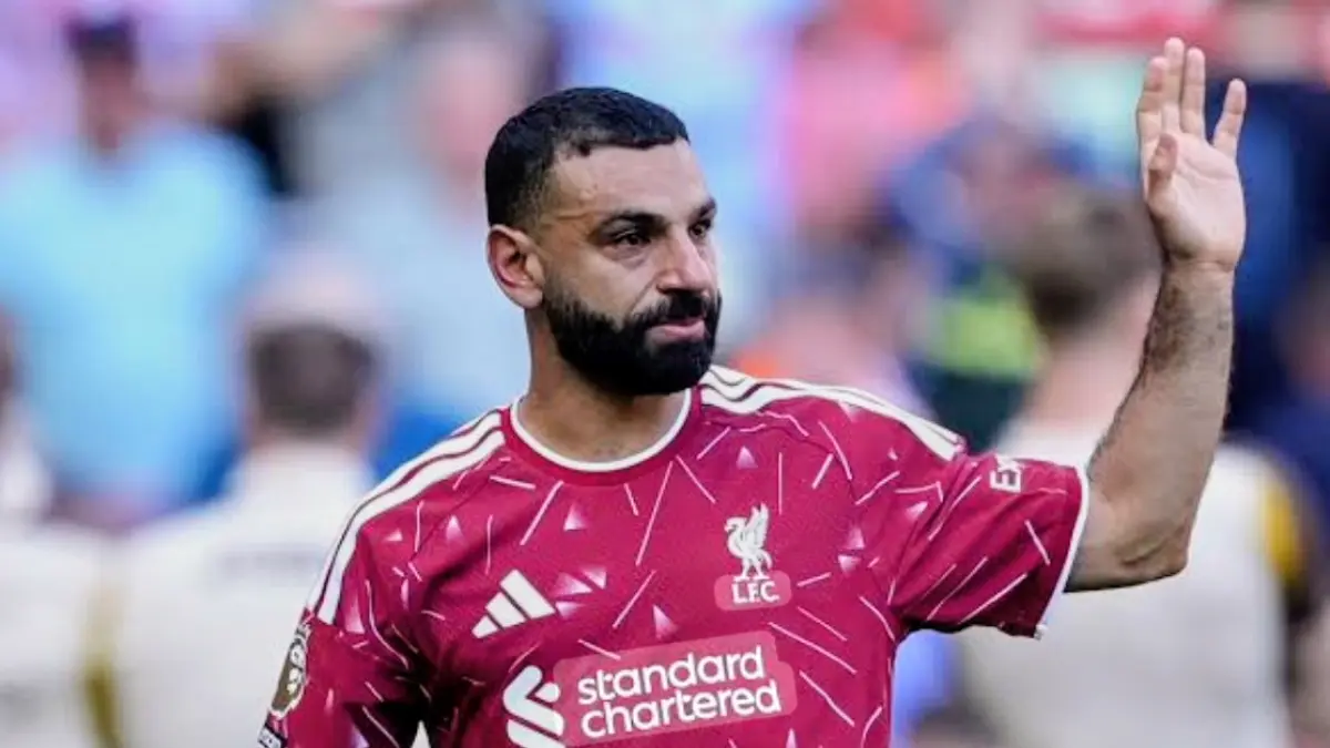Mo Salah, saat salam perpisahan di Anfield, Minggu (24/5). (net) 
