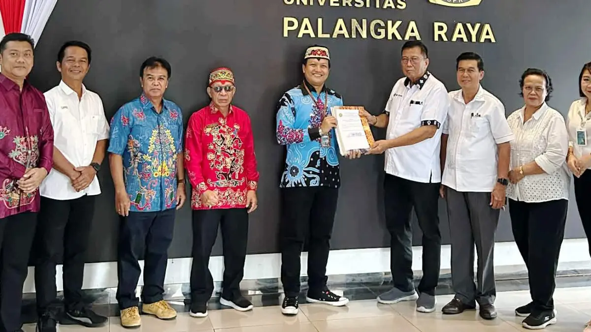 Prof. Bhayu Rhama dari Fakultas Ilmu Sosial dan Ilmu Politik (FISIP) saat mendaftar. (ist)
