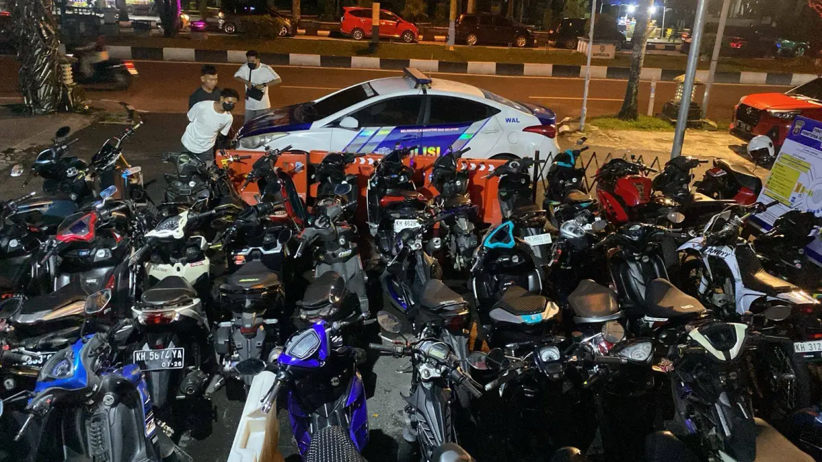 BARANG BUKTI BALAPAN LIAR : polisi berhasil mengamankan 36 sepeda motor yang diduga digunakan untuk balap liar. (Polresta/Radar Sampit)
