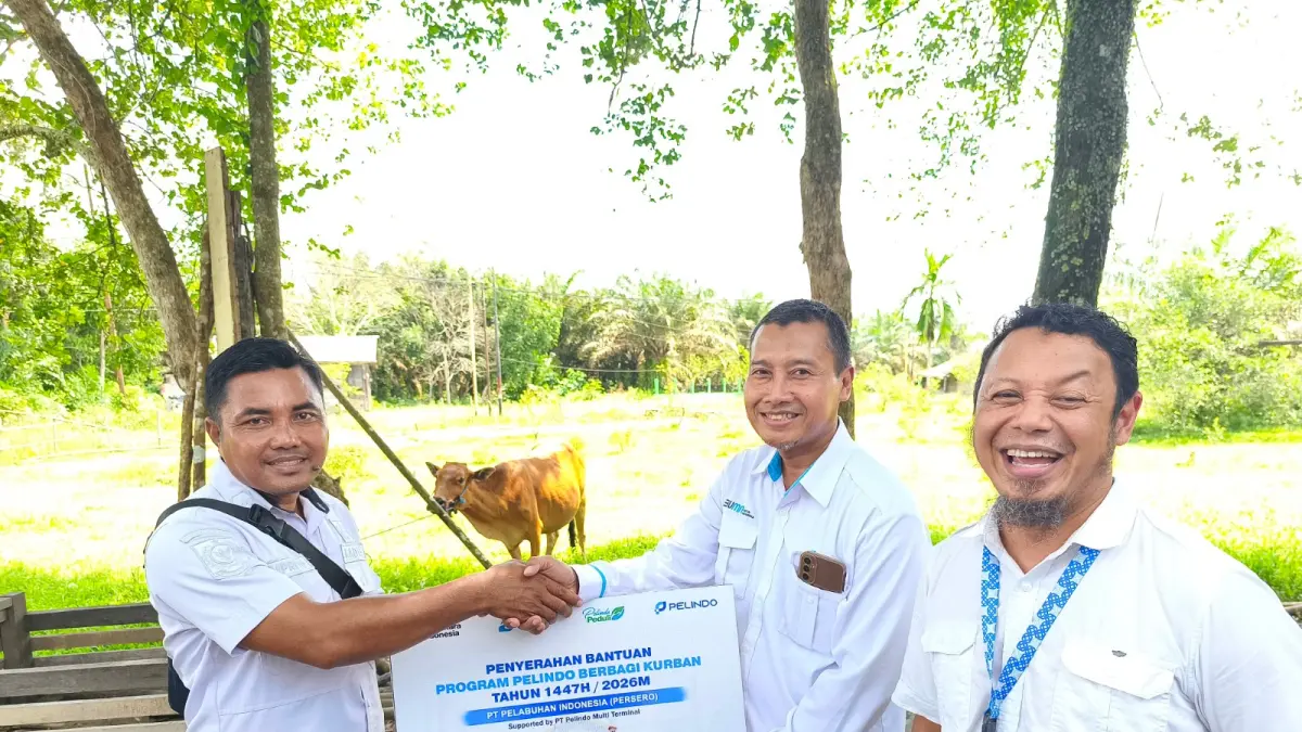 Branch Bumiharjo Bagendang menyerahkan seekor sapi qurban kepada Masjid Darut Taqwa &nbsp;di Desa Pangkalan Satu, Kecamatan Kumai, Kabupaten Kotawaringin Barat, dan seekor sapi kepada Desa Sumber Makmur Kecamatan Mentaya Hilir Utara, Kabupaten Kotawaringin Timur.