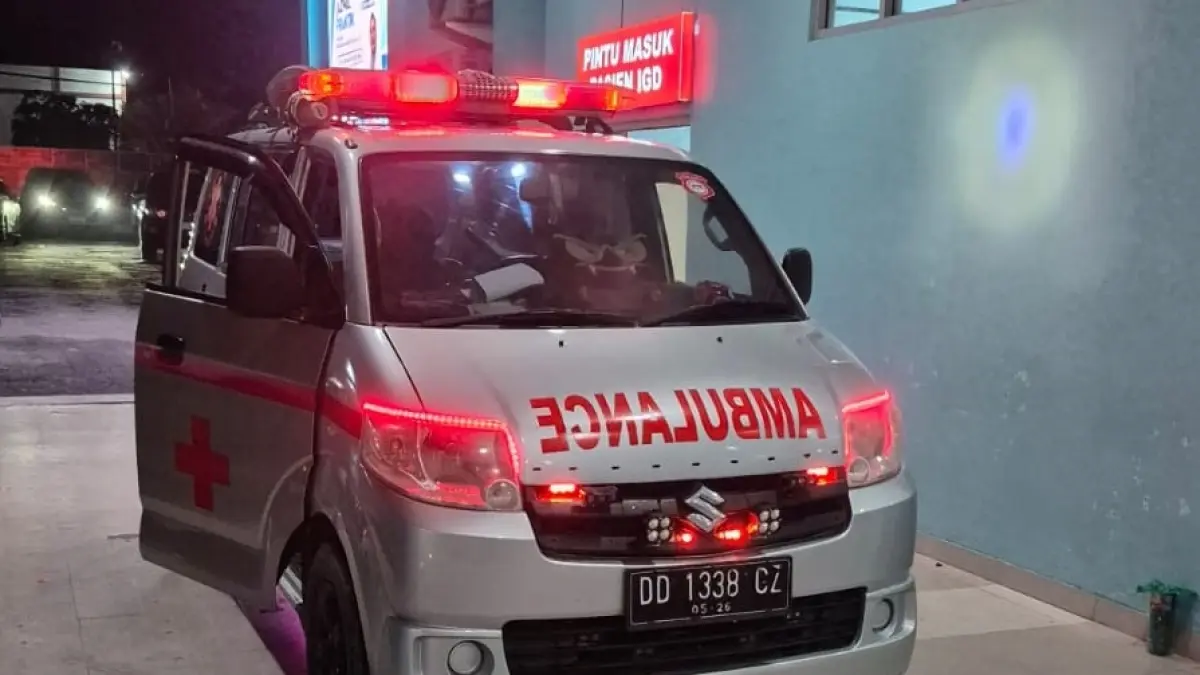 Ambulans yang membawa tiga pemuda mabuk ke Rumah Sakit Umum Daerah (RSUD) Sultan Imanuddin Pangkalan Bun, Selasa (26/5).&nbsp; (IST/RADAR SAMPIT)&nbsp;