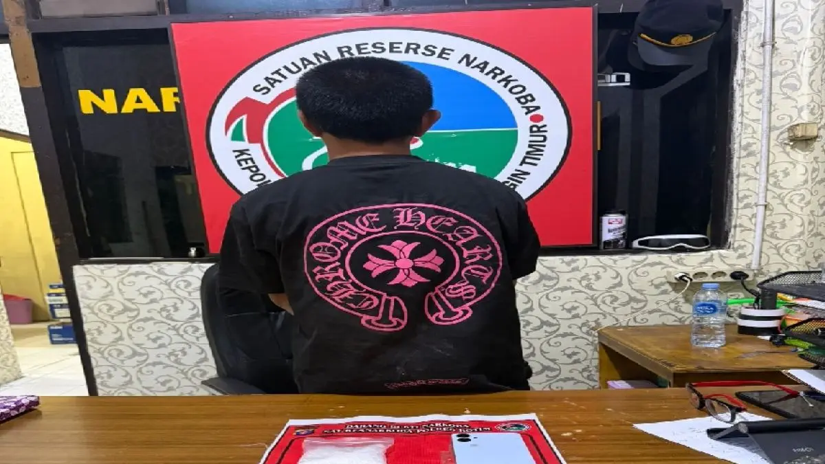 NARKOBA : H (52) warga asal Kalbar bersama barang bukti 1 ons sabu diamankan di Mapolres Kotim. FOTO: IST/RADAR SAMPIT