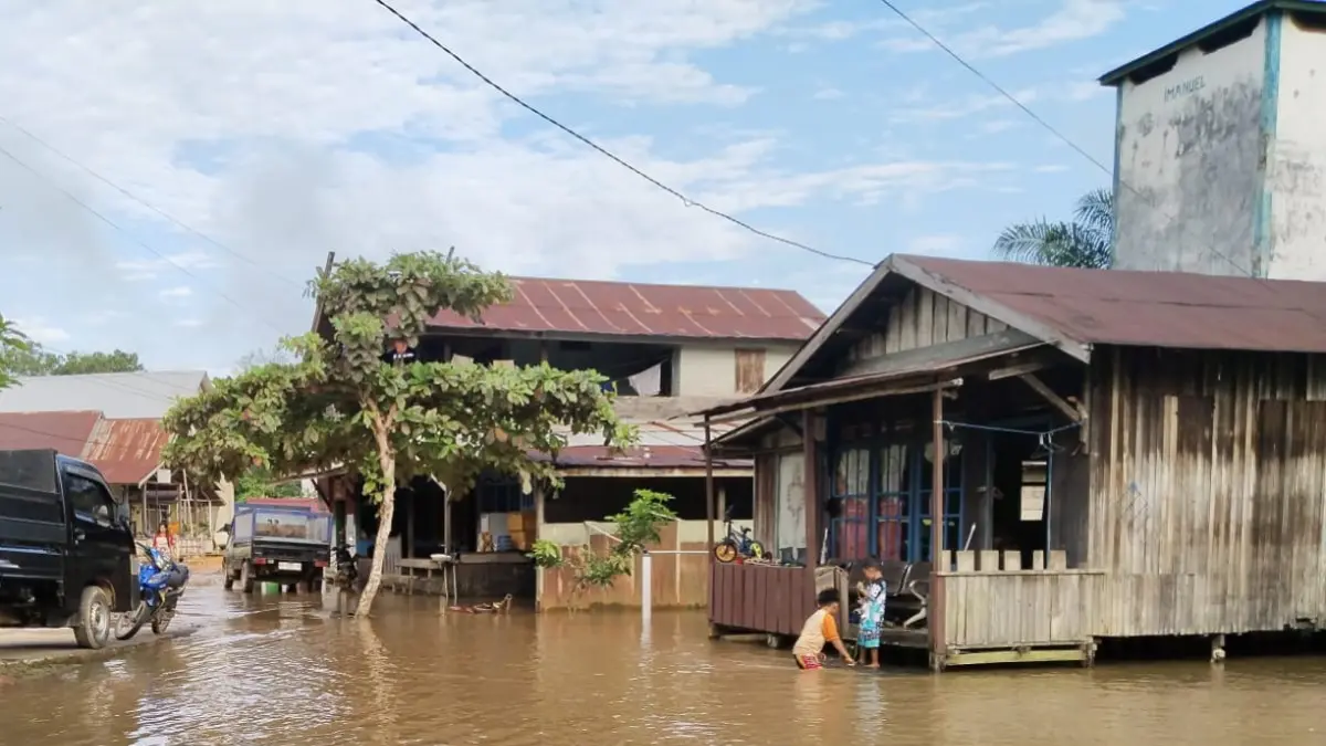 Banjir kiriman di Desa Tumbang Mujam, Kecamat6an Tualan Hulu, Kabupaten Kotawaringin Timur, Kamis (28/5/2026). (Dolik/Radar Sampit)