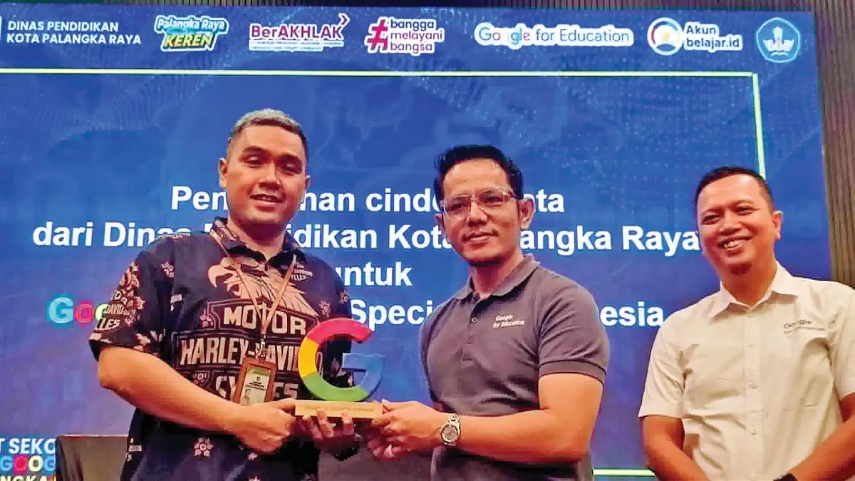 HADIR KEGIATAN: Sekretaris Disdik Kota Palangka Raya, Aprae Vico Ranan, SH, MH saat menghadiri kegiatan “Akselerasi Kandidat Sekolah Rujukan Google di Kota Palangka Raya”, beberapa waktu lalu. FOTO: DOK/RADAR SAMPIT  