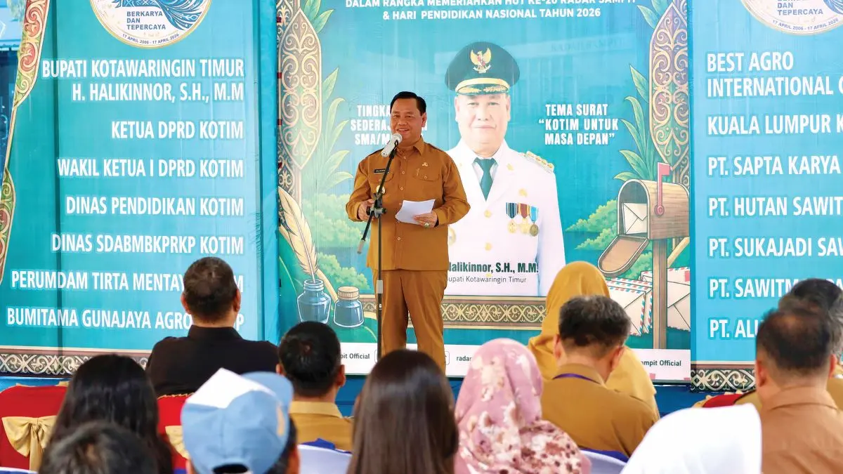 ILUSTRASI: Bupati Kotim Halikinnor saat membuka lomba menulis Surat untuk Bupati di gedung SKH Radar Sampit, baru-baru tadi. FOTO: RADO/RADAR SAMPIT