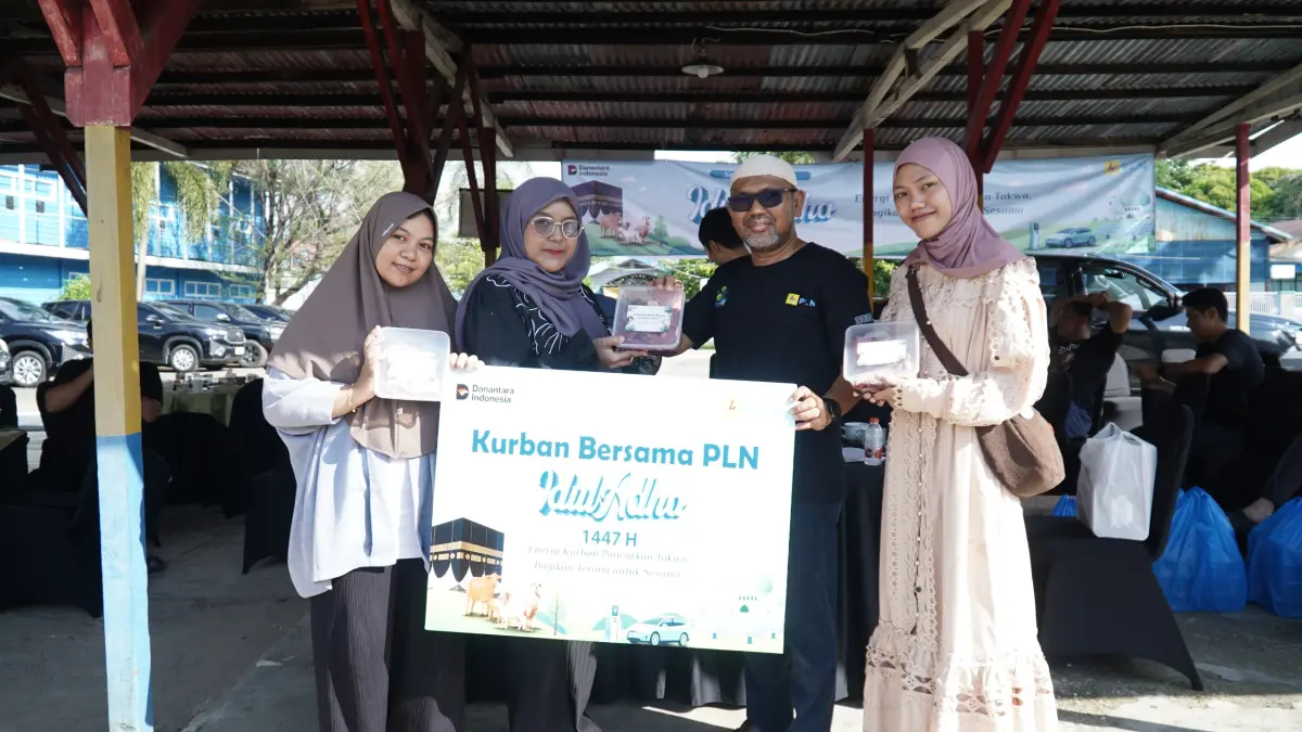 PLN UID Kalselteng membagikan 3.288 paket daging kurban pada Iduladha 1447 H dari&nbsp; 22 sapi dan 7 kambing. &nbsp;(PLN IUD Kalselteng)