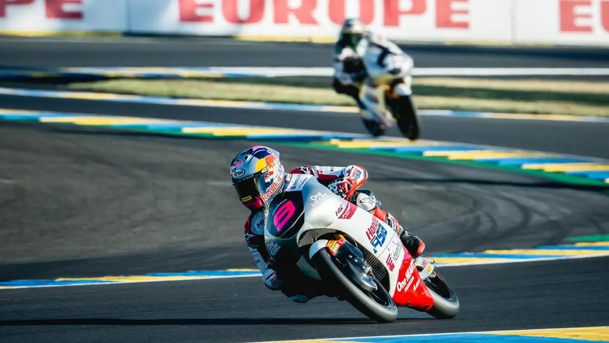 Penampilan Ega Pratama di salah satu seri balapan Moto3.(net)
