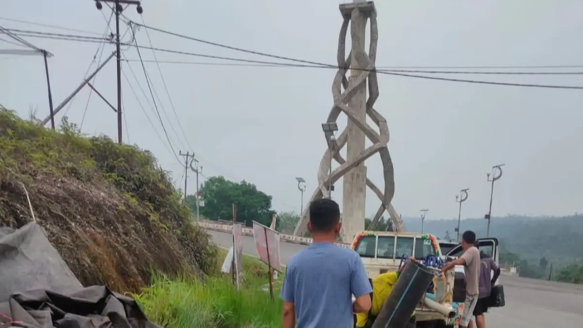 Suasana perbaikan pipa perumdam untuk melayani pelanggan mendapatkan air bersih, belum lama ini.&nbsp; (PERUMDAM MARUANG DUHUNG GUNUNG MAS)
