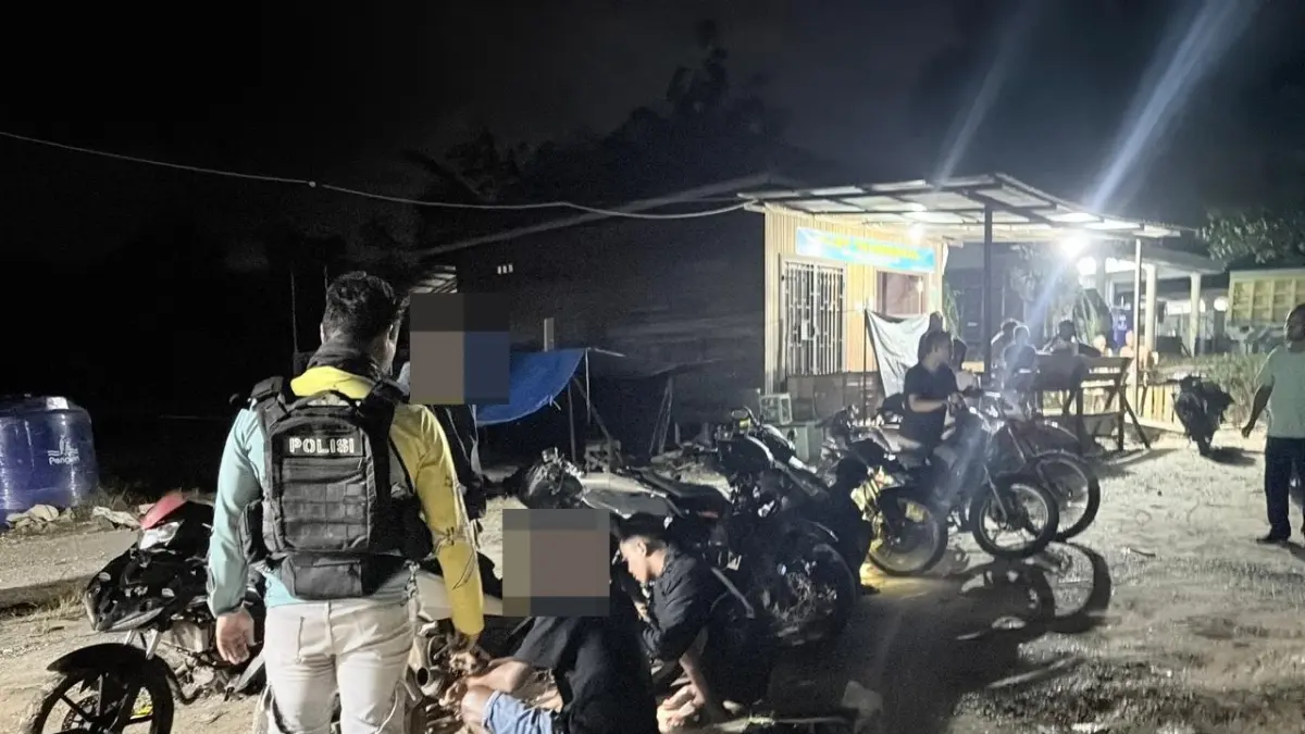 AMANKAN: Personel Polsek Sepang mengamakan sejumlah sepeda motor yang digunakan untuk balap liar, di Kelurahan Kampuri, Kecamatan Sepang, Jumat (29/5). (Polsek/Radar Sampit)