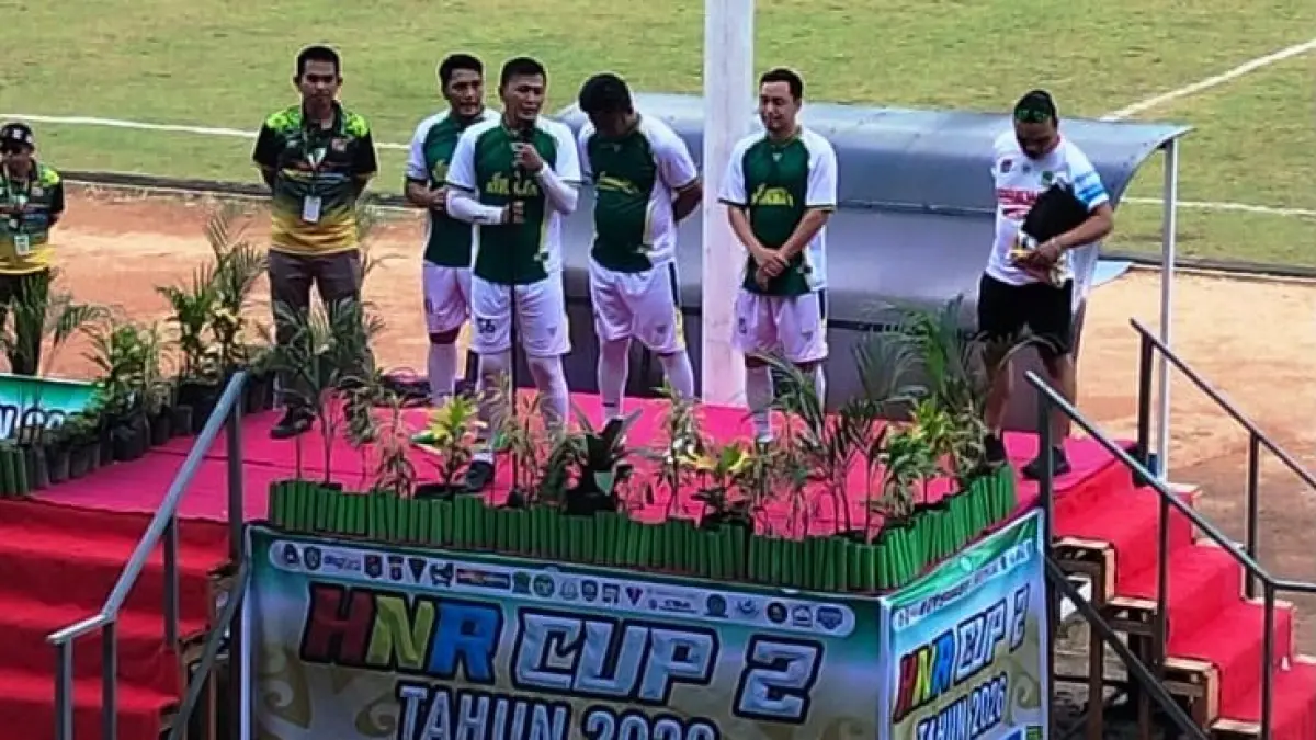 Para mantan pemain timnas dan Liga 1, saat hadir di stadion 20 November Sampit, Minggu (31/5).(brima/radarsampit)