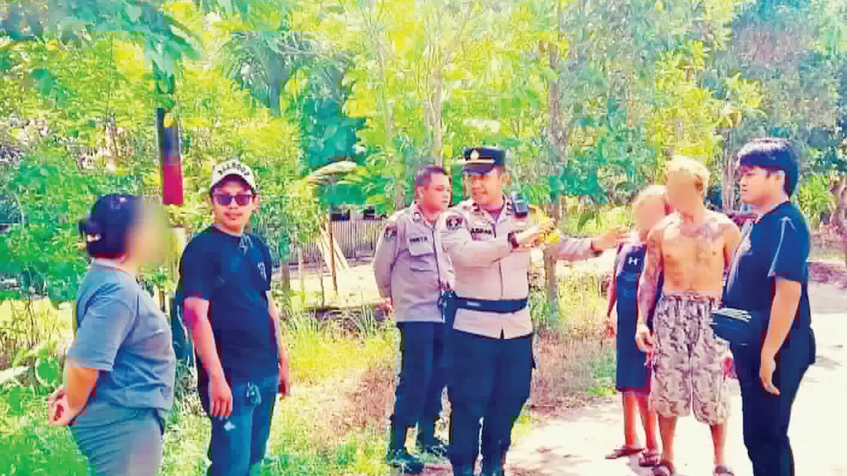 MEDIASI: Personel Piket Pamapta III bersama Unit SPKT dan piket fungsi saat memediasi sengketa tanah yang terjadi di Jalan Banteng, Kota Palangka Raya. FOTO: IST/RADAR SAMPIT