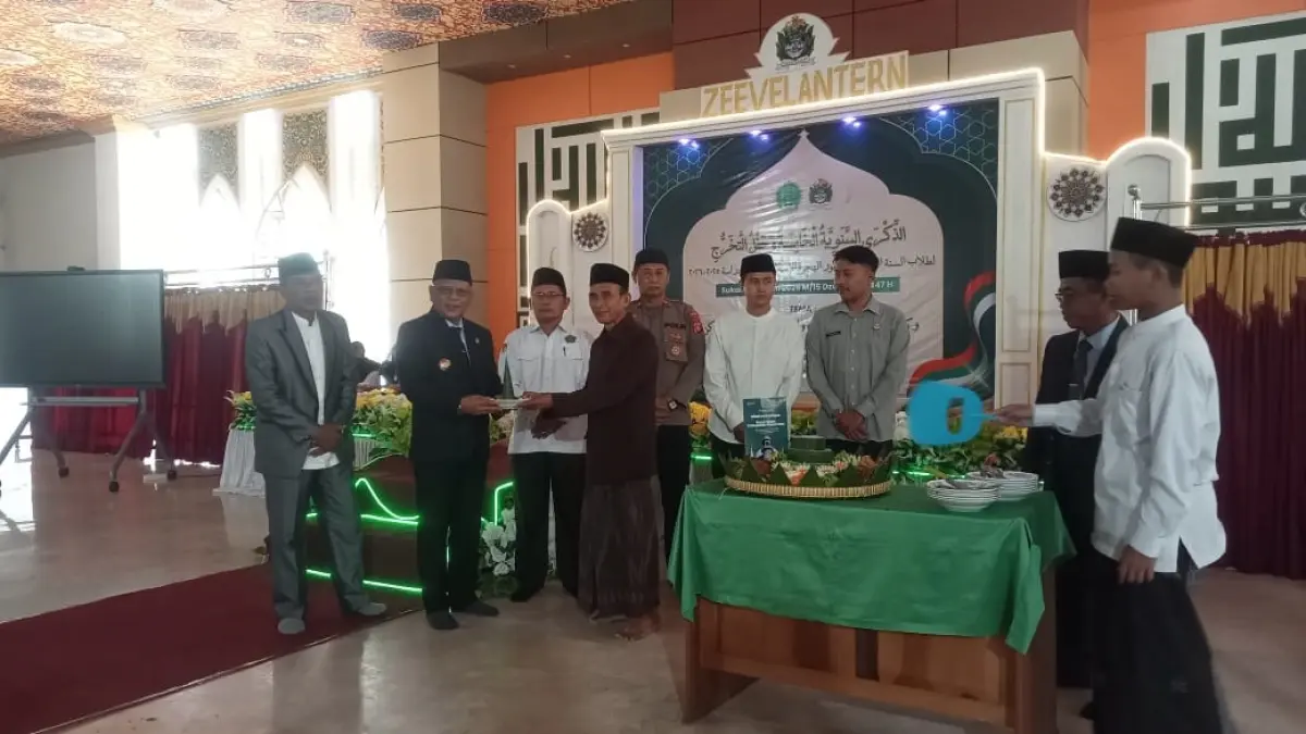 Wakil Bupati Sukamara Nur Efendi saat menghadiri Milad ke 5 Ponpes Nurul Hijrah Sukamara. (FAUZIANNUR/RADAR SAMPIT)&nbsp;