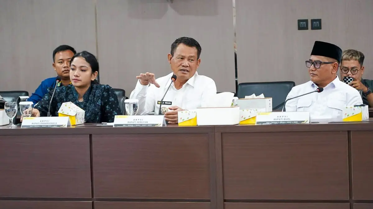 Bupati Seruyan Ahmad Selanorwanda saat menghadiri audiensi Dewan Energi Nasional (DEN) bersama Asosiasi Kabupaten Penghasil Sawit Indonesia (AKPSI) di Jakarta Selatan, Selasa (2/6). (RIFANI/RADAR SAMPIT) 