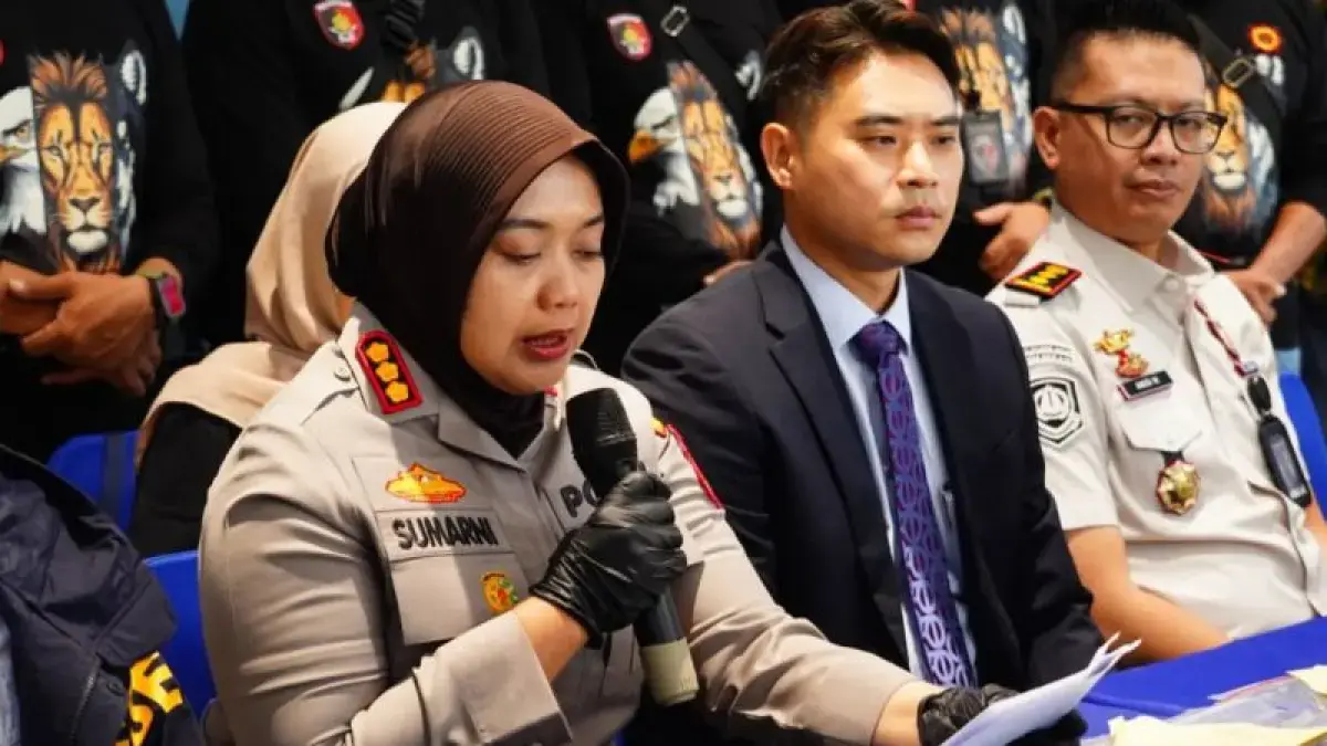 Kapolres Metro Bekasi Komisaris Besar Pol. Sumarni menjelaskan kronologis kasus pembunuhan terhadap WNA asal Korea Selatan di Mapolres setempat, Selasa (2/6). (ANTARA/Pradita Kurniawan Syah)