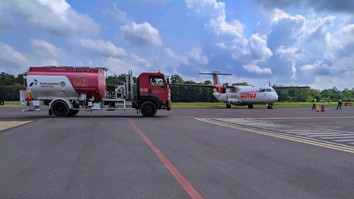 Pengisian bahan bakar pesawat di Bandara H Asan Sampit. (Dok. Usay Nor Rahmad/Radar Sampit)