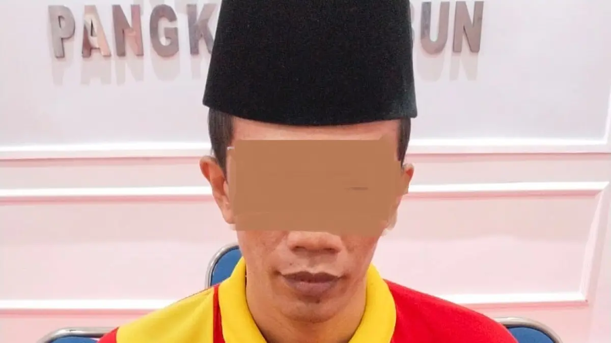 PLEDOI: Ismail bin Ali, saat mengikuti sidang pembacaan pledoi dari advokat terdakwa, Rabu (3/6).(istimewa)