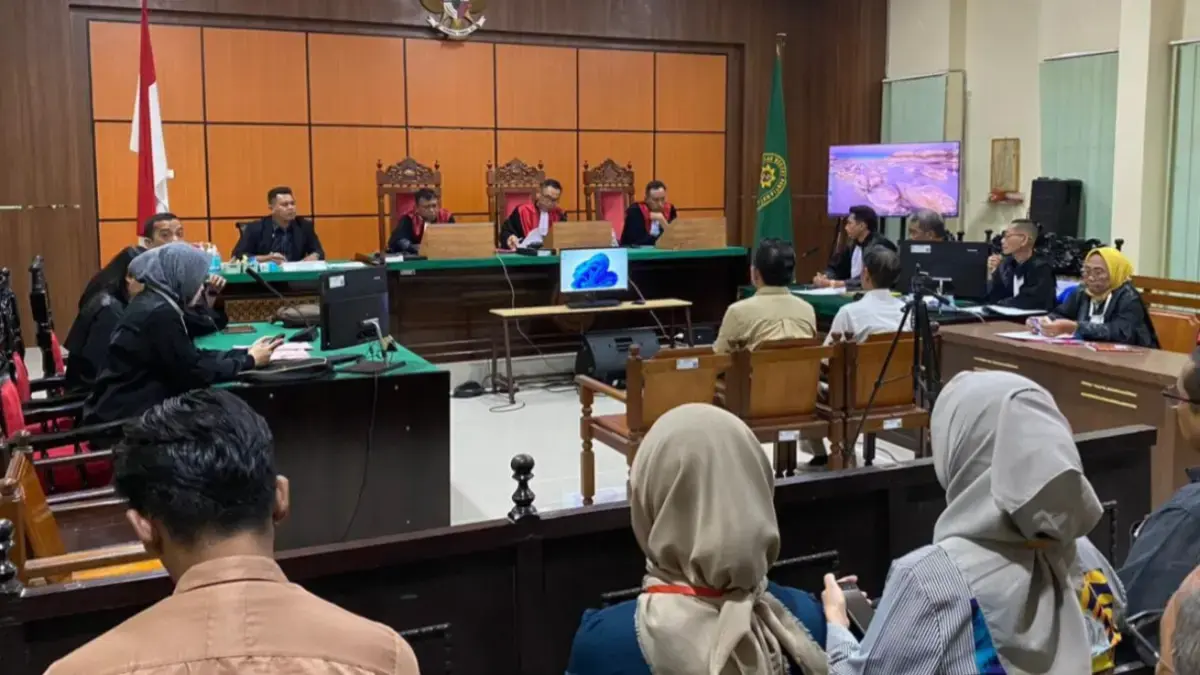 Sidang perdana perkara dugaan tindak pidana korupsi dana hibah Mujahidin dengan terdakwa IS dan MR digelar di Pengadilan Tindak Pidana Korupsi pada Pengadilan Negeri Pontianak, Selasa (02/06/2026). (PONTIANAK POST)