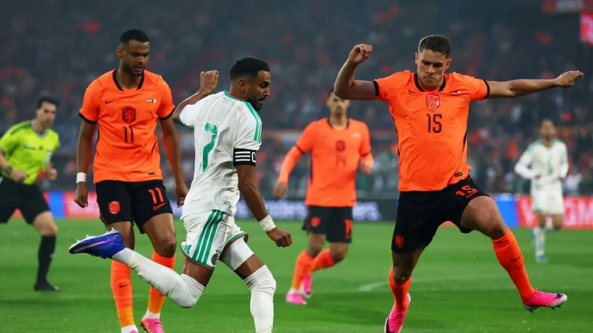 Bertanding di Stadion De Kuip, Rotterdam, Belanda, Kamis (4/6) dini hari WIB, Belanda kalah 0-1. Foto: Piroschka Van De Wouw/REUTERS 