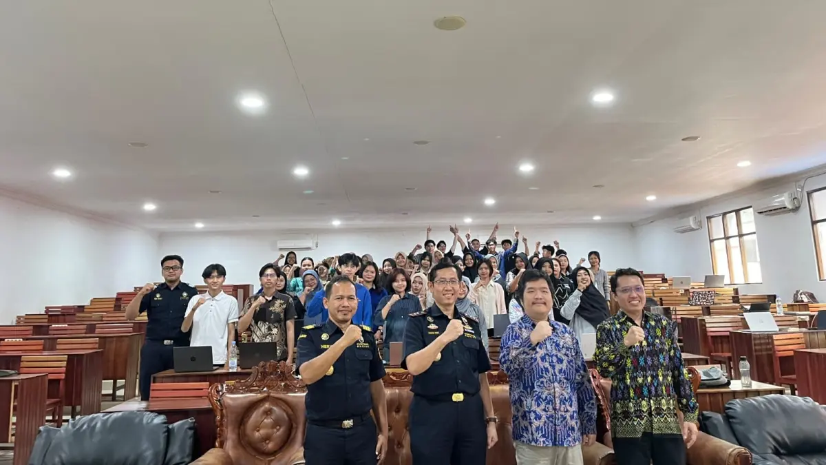Foto bersama pada kegiatan kuliah ekspor impor di Universitas Darwan Ali Sampit, Rabu (3/6/2026)