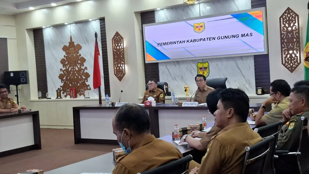 Suasana rapat lanjutan mematangkan persiapan hari jadi ke-24 Kabupaten Gumas tahun 2026, di ruang rapat lantai 1 kantor bupati setempat, Selasa (2/6). (DISKOMINFO SANTIK FOR RADAR SAMPIT)&nbsp;