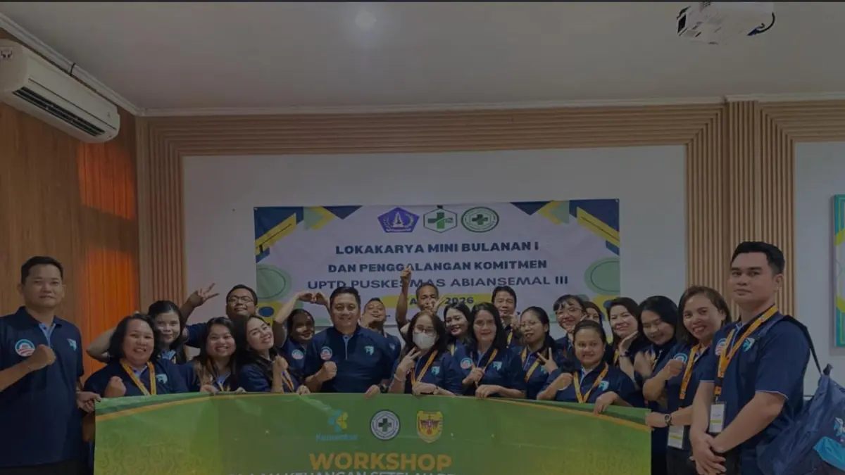 Para peserta ketika berfoto bersama setelah kegiatan workshop pengelolaan keuangan setelah penetapan BLUD di FKTP, rumah sakit dan komunikasi efektif, pekan lalu. (DINAS KESEHATAN GUNUNG MAS FOR RADAR SAMPIT)&nbsp; 