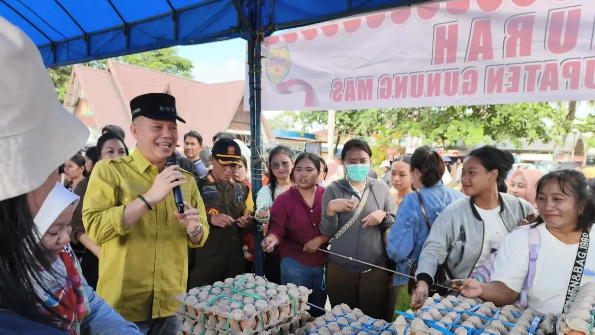 PASAR MURAH : Suasana pelaksanaan GPM yang diserbu masyarakat di Taman Kota Kuala Kurun, Gunung Mas, Jumat (5/6/2026). FOTO : ARHAM SAID/RADAR SAMPIT