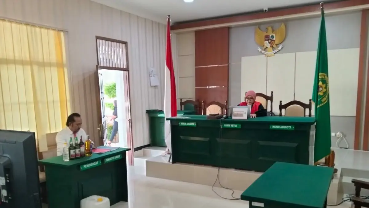 PENJUAL MIRAS: Sidang Tindak Pidana Ringan (Tipiring) Pelanggaran Perda Nomor 13 Tahun 2006 tentang Larangan Minuman Berakohol digelar di Pengadilan Negeri Pangkalan Bun, Jumat (5/6/2026). FOTO: SATPOL PP KOBAR/RADAR SAMPIT 