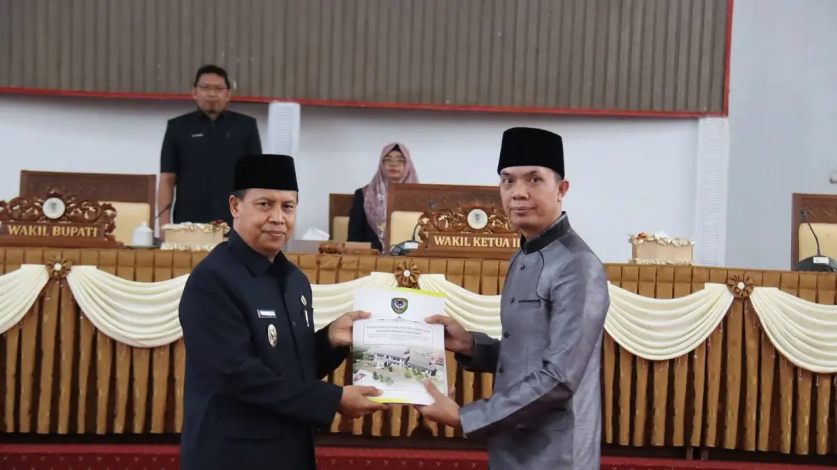 Penyampaian draf raperda dari Pemkab Seruyan ke DPRD Seruyan. (rifani/radarsampit)
