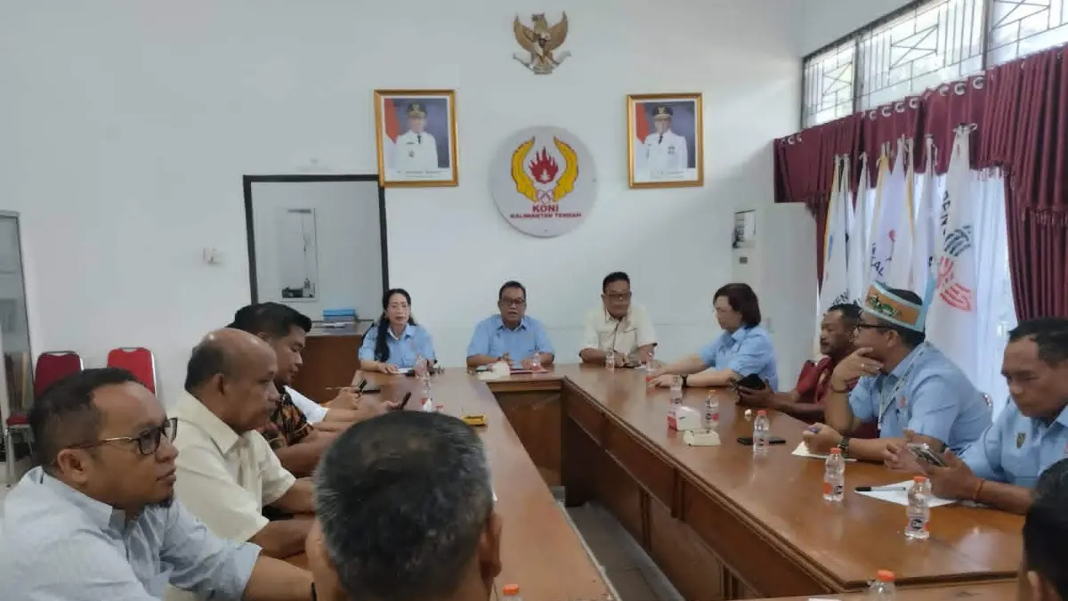 Suasana kunjungan kerja anggota Komisi III DPRD Kotim ke kantor KONI Provinsi  Kalteng, Jumat (5/6).(dodi/radarsampit)