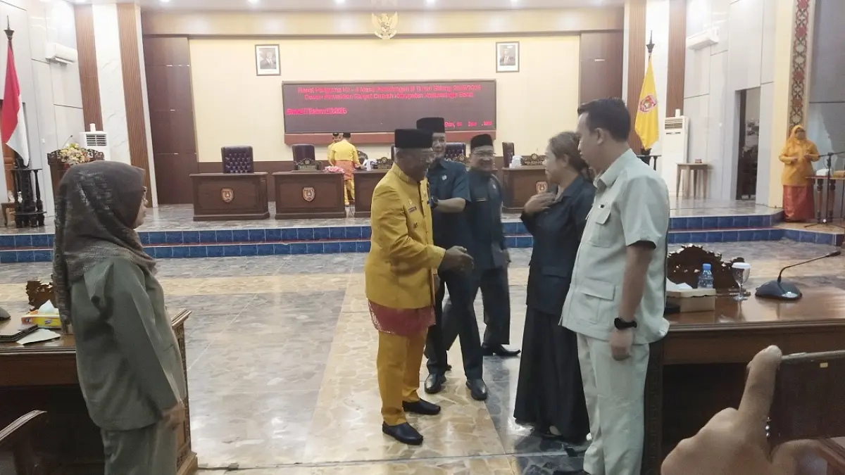 Wakil Bupati Kotawaringin Barat Suyanto usai mengikuti kegiatan rapat paripurna DPRD Kobar. (syamsudin/radar sampit) &nbsp;