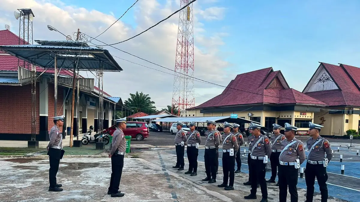APEL PAGI: Satlantas Polres Seruyan menggelar apel pagi sebelum melaksanakan kegiatan. FOTO: RIFANI/RADAR SAMPIT