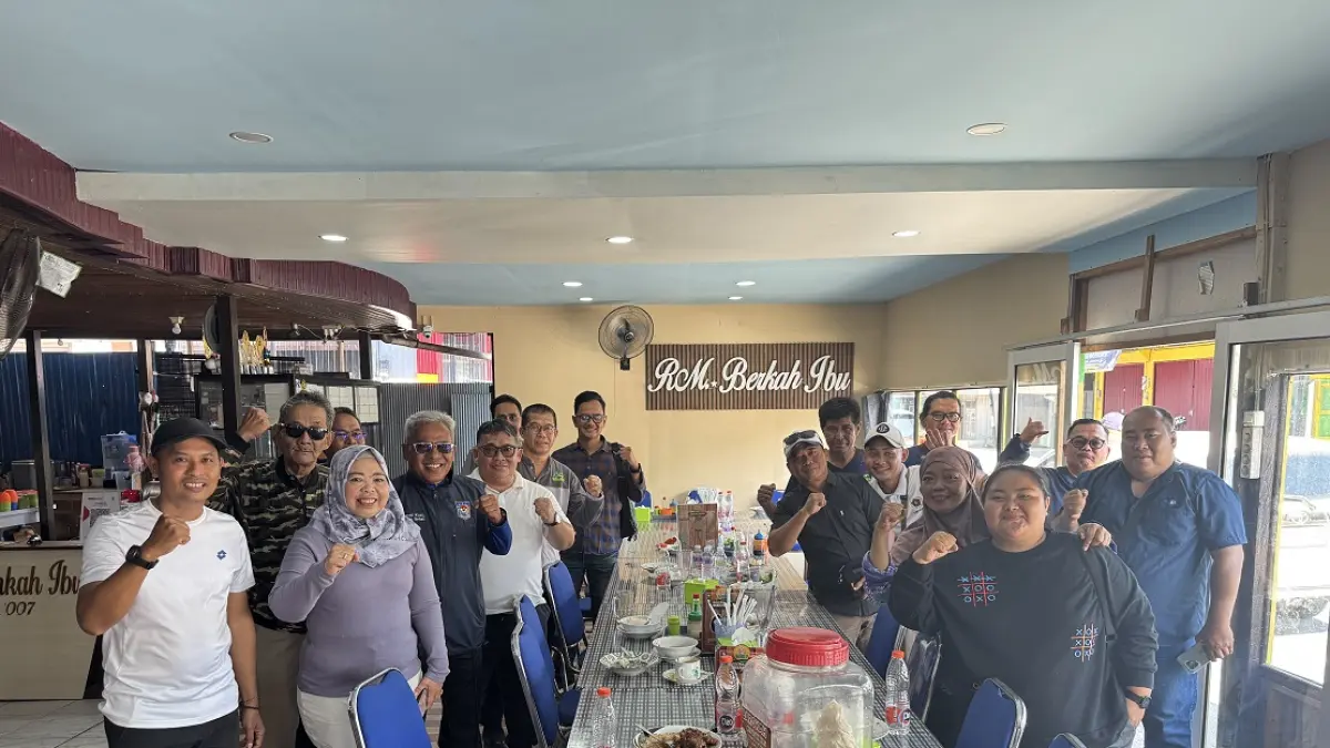 Cofe moorning Bupati Kotawaringin Barat dan Wakil Bupati bersama insan pers. (syamsudin/radar sampit)  